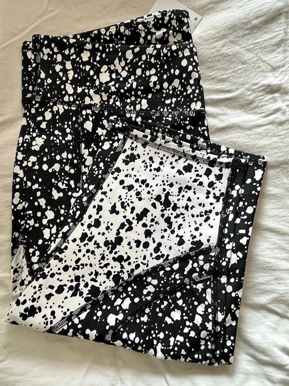 NWT Fabletics Navassa Capri black & white abstract pattern